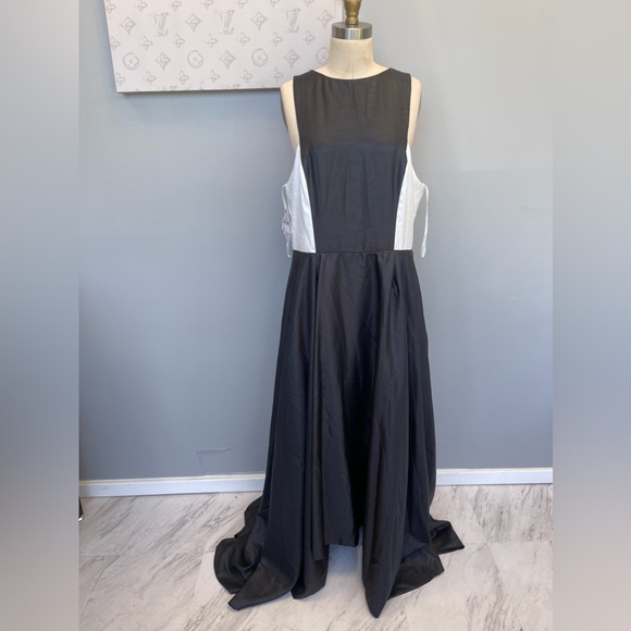 Fame and Partners Dress- black and white gown limited edition - Picture 2 of 5